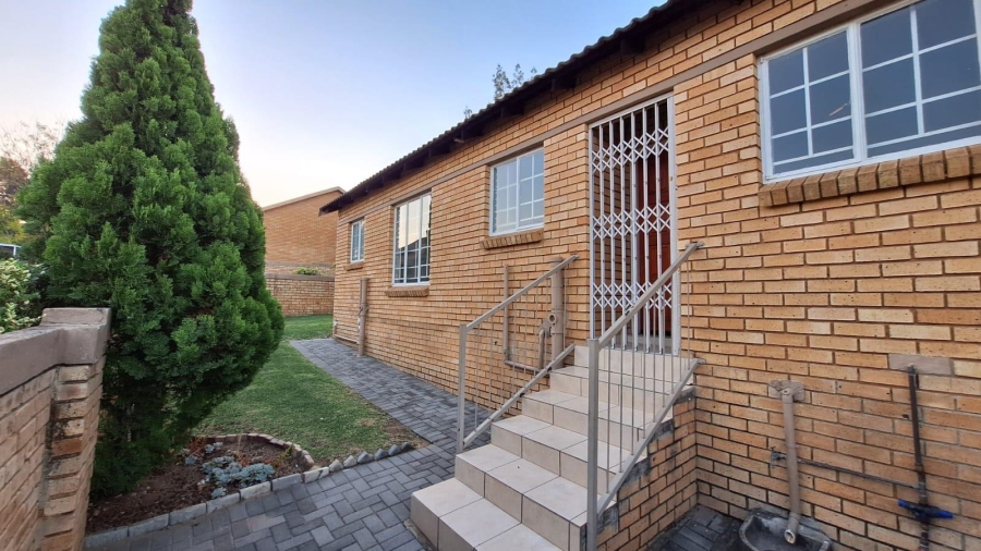 3 Bedroom Property for Sale in Olivedale Gauteng