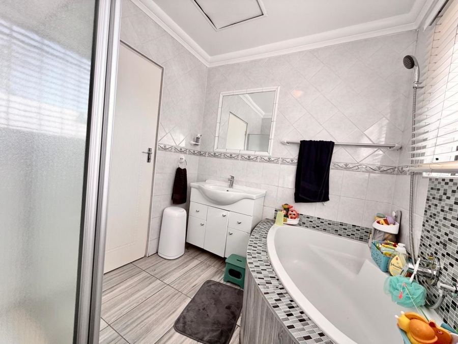 3 Bedroom Property for Sale in New Redruth Gauteng