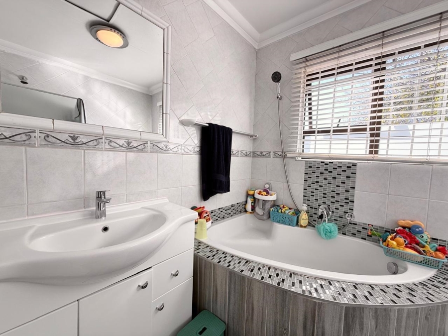 3 Bedroom Property for Sale in New Redruth Gauteng