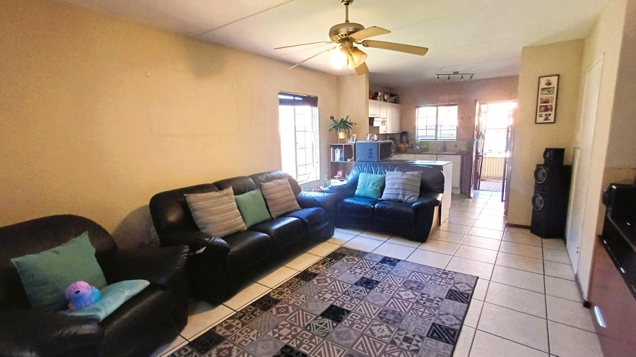 2 Bedroom Property for Sale in Sonneglans Gauteng