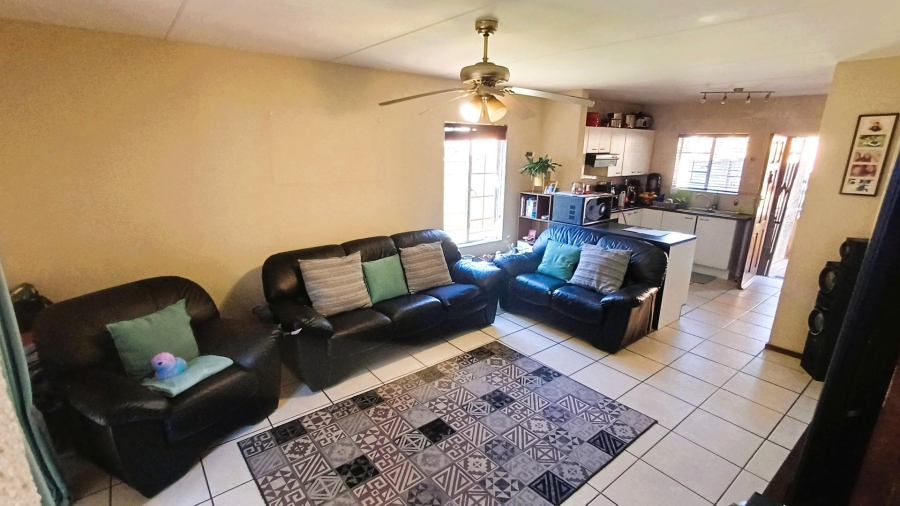 2 Bedroom Property for Sale in Sonneglans Gauteng