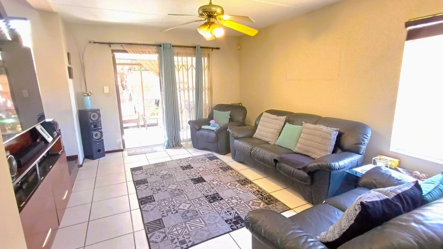 2 Bedroom Property for Sale in Sonneglans Gauteng
