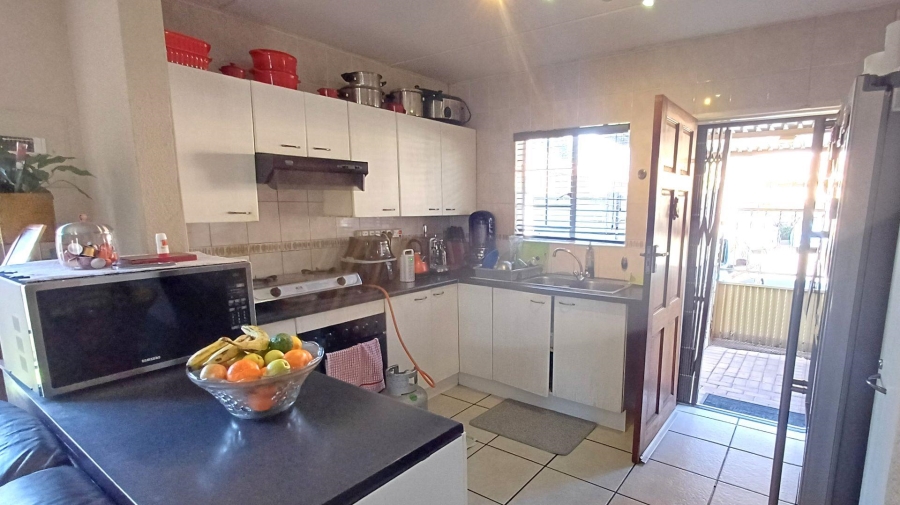 2 Bedroom Property for Sale in Sonneglans Gauteng