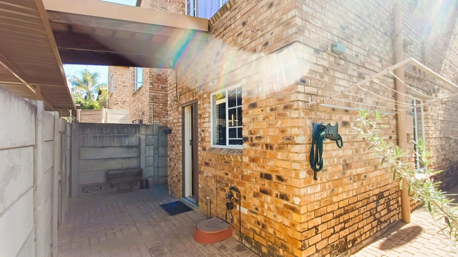 2 Bedroom Property for Sale in Sonneglans Gauteng