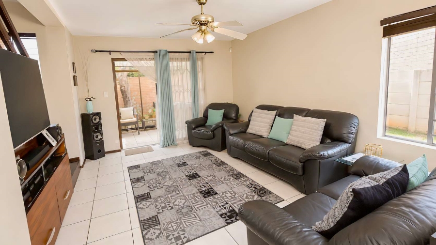 2 Bedroom Property for Sale in Sonneglans Gauteng