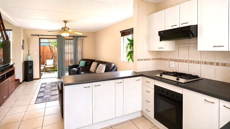 2 Bedroom Property for Sale in Sonneglans Gauteng
