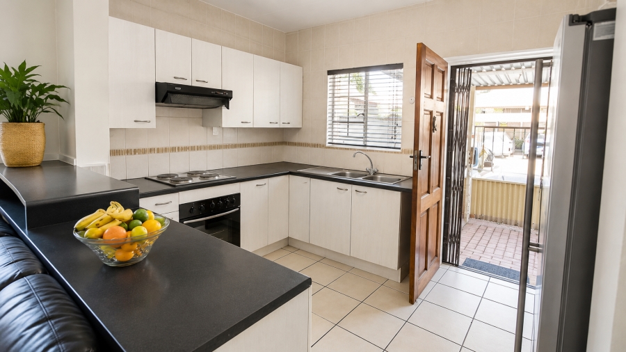 2 Bedroom Property for Sale in Sonneglans Gauteng