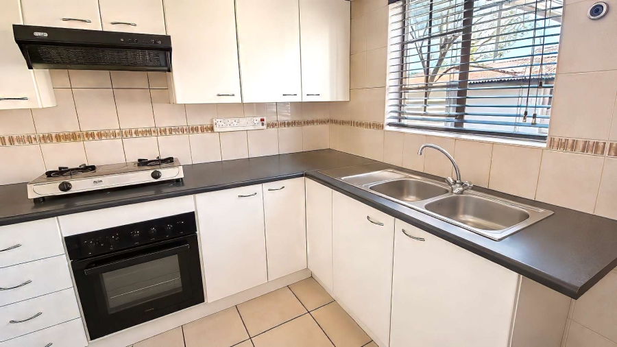 2 Bedroom Property for Sale in Sonneglans Gauteng