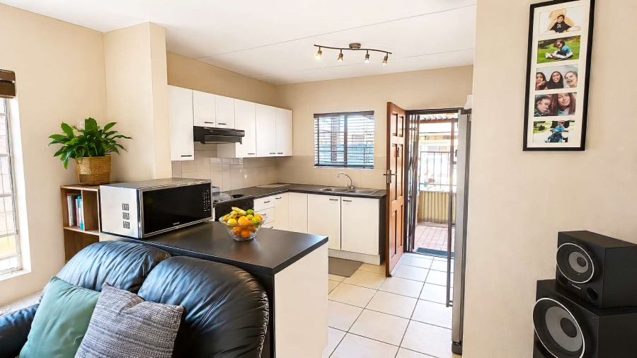 2 Bedroom Property for Sale in Sonneglans Gauteng