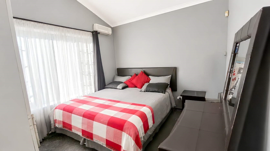 2 Bedroom Property for Sale in Sonneglans Gauteng