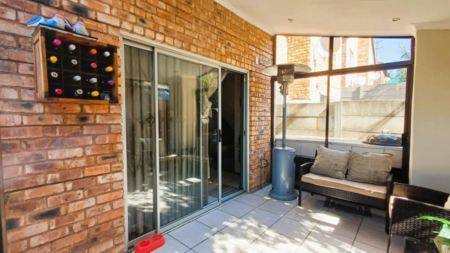 2 Bedroom Property for Sale in Sonneglans Gauteng