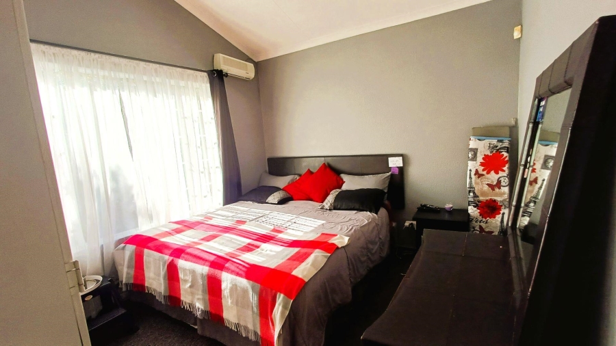 2 Bedroom Property for Sale in Sonneglans Gauteng