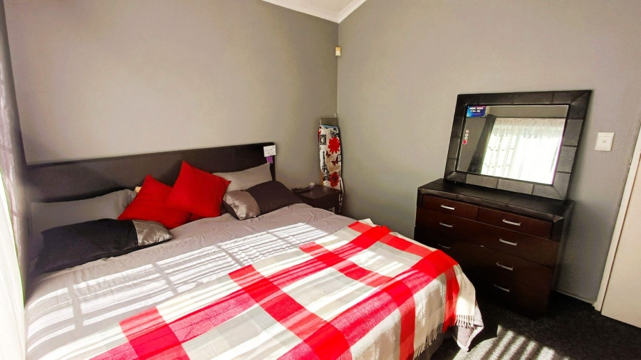2 Bedroom Property for Sale in Sonneglans Gauteng