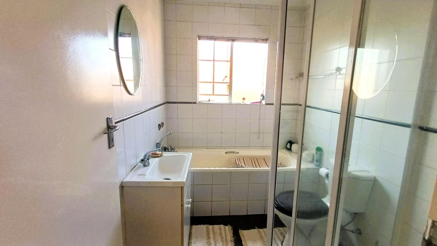 2 Bedroom Property for Sale in Sonneglans Gauteng
