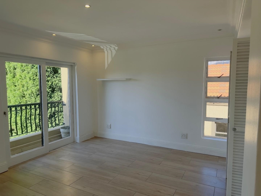5 Bedroom Property for Sale in Blue Valley Golf Estate Gauteng