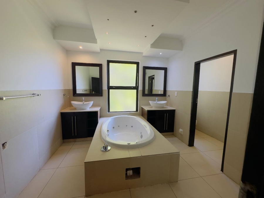 5 Bedroom Property for Sale in Blue Valley Golf Estate Gauteng