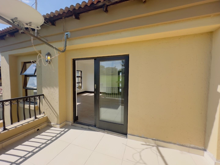 5 Bedroom Property for Sale in Blue Valley Golf Estate Gauteng