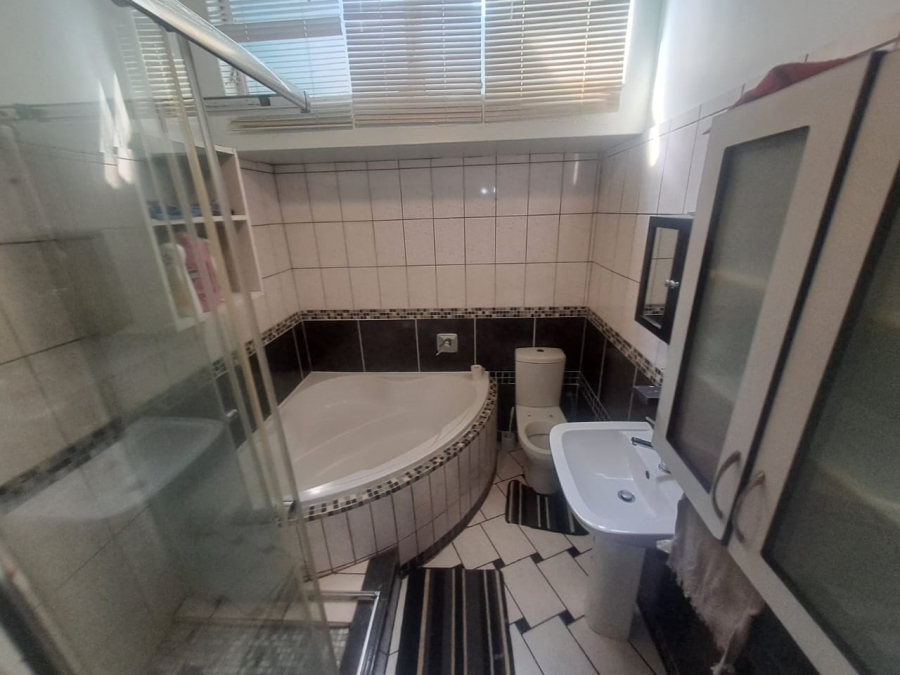 2 Bedroom Property for Sale in Meyerspark Gauteng