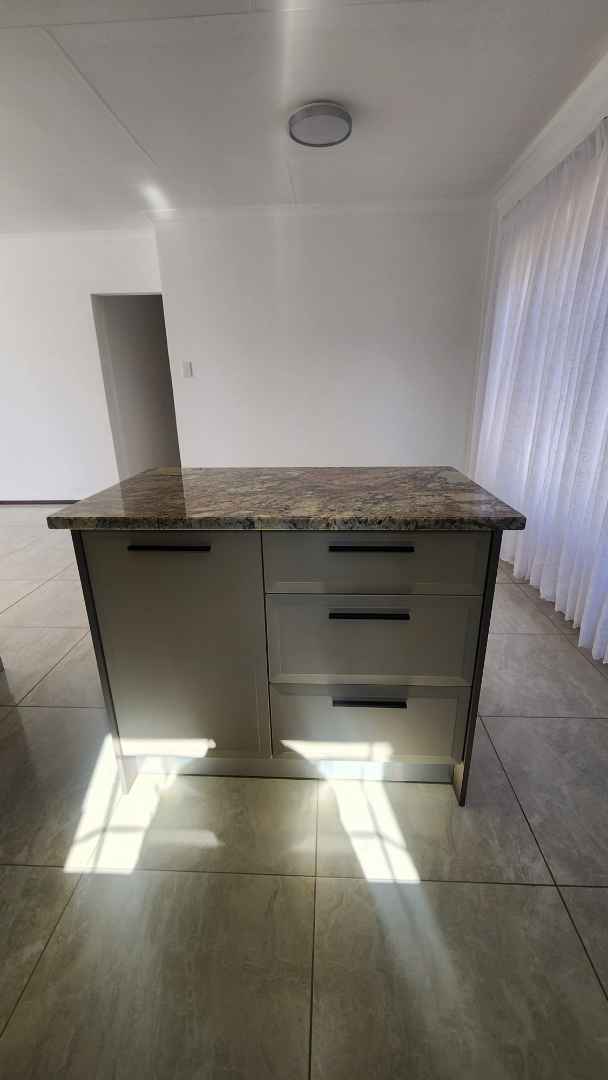 3 Bedroom Property for Sale in Rosslyn Gauteng
