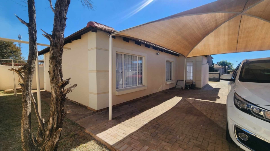 3 Bedroom Property for Sale in Rosslyn Gauteng