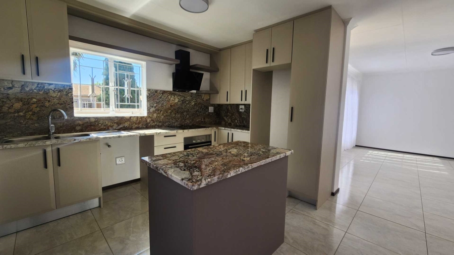 3 Bedroom Property for Sale in Rosslyn Gauteng