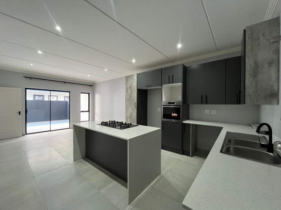 To Let 2 Bedroom Property for Rent in Bryanston Gauteng