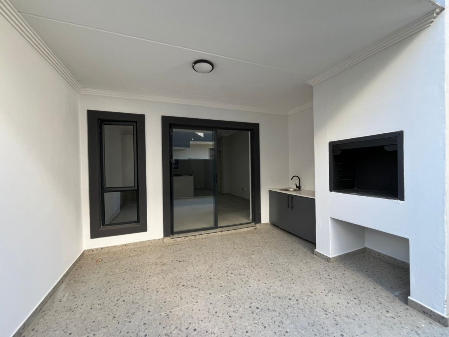 To Let 2 Bedroom Property for Rent in Bryanston Gauteng