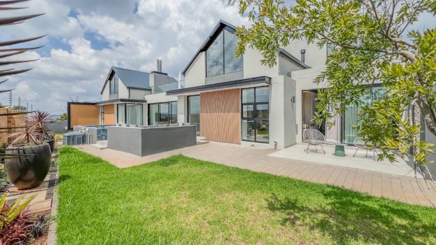 5 Bedroom Property for Sale in Midstream Estate Gauteng