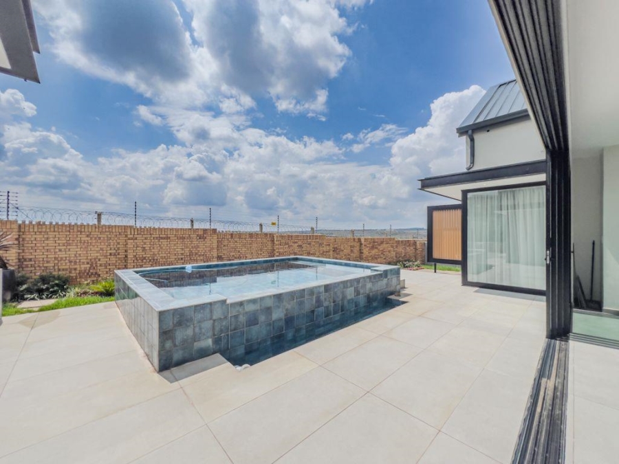 5 Bedroom Property for Sale in Midstream Estate Gauteng