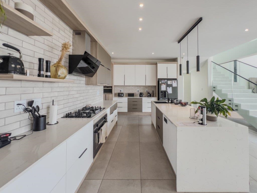 5 Bedroom Property for Sale in Midstream Estate Gauteng