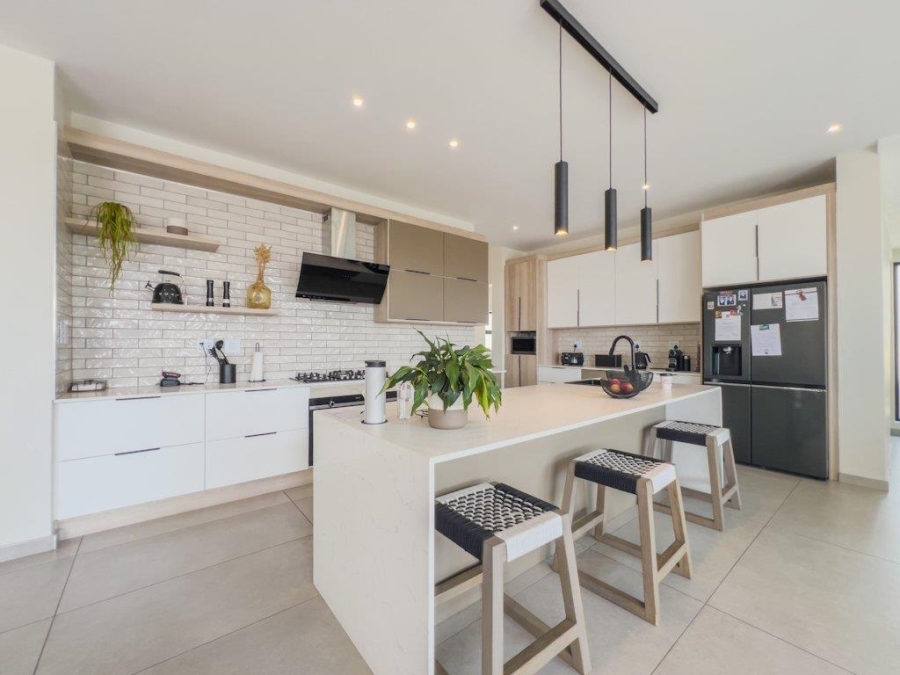 5 Bedroom Property for Sale in Midstream Estate Gauteng