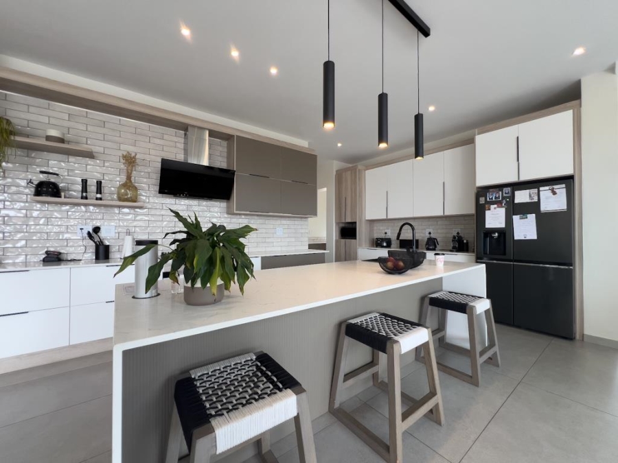 5 Bedroom Property for Sale in Midstream Estate Gauteng