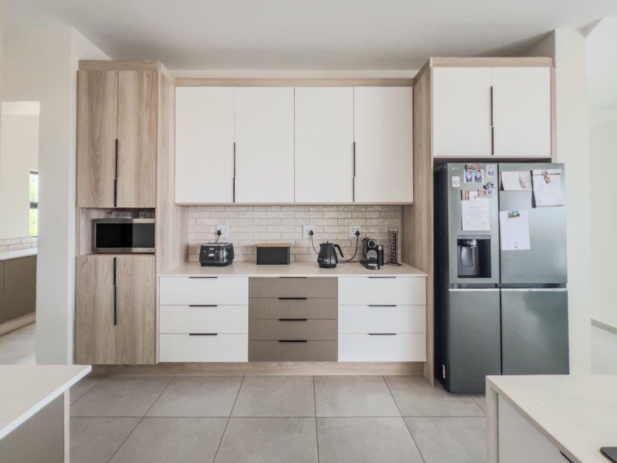 5 Bedroom Property for Sale in Midstream Estate Gauteng
