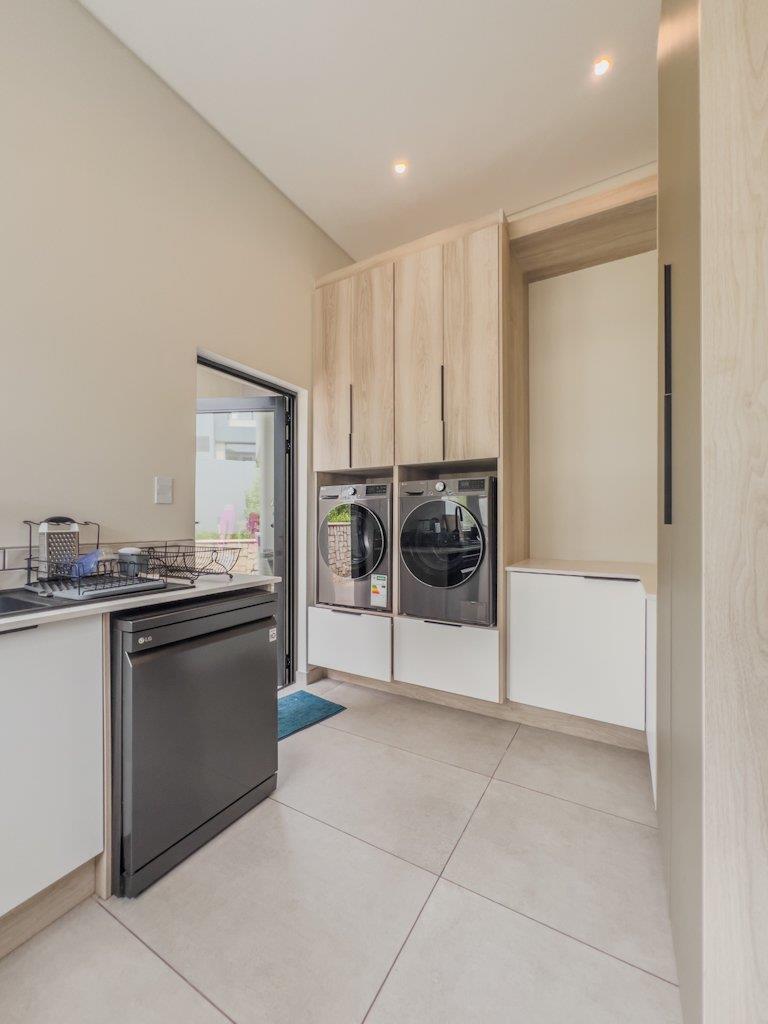 5 Bedroom Property for Sale in Midstream Estate Gauteng