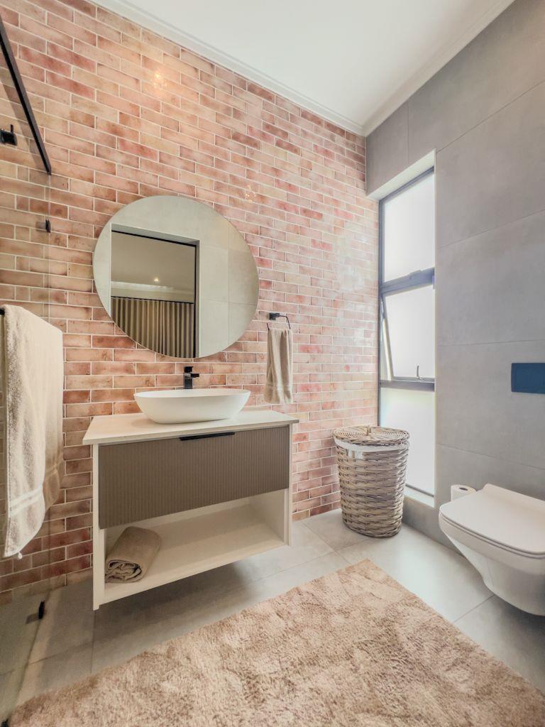 5 Bedroom Property for Sale in Midstream Estate Gauteng