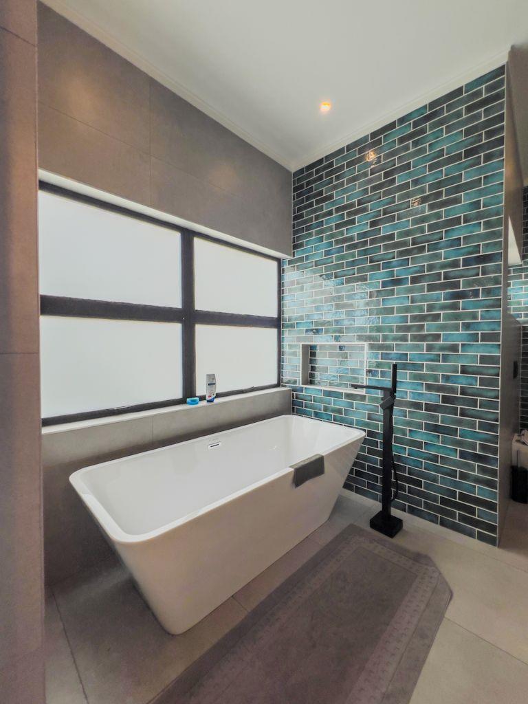 5 Bedroom Property for Sale in Midstream Estate Gauteng