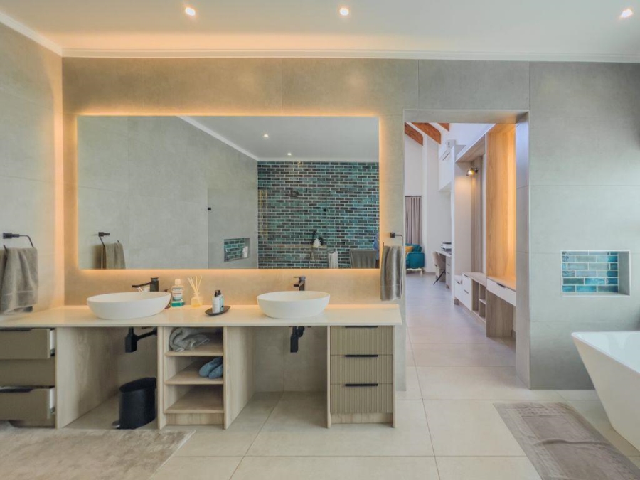5 Bedroom Property for Sale in Midstream Estate Gauteng