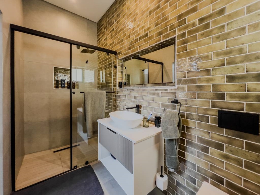 5 Bedroom Property for Sale in Midstream Estate Gauteng