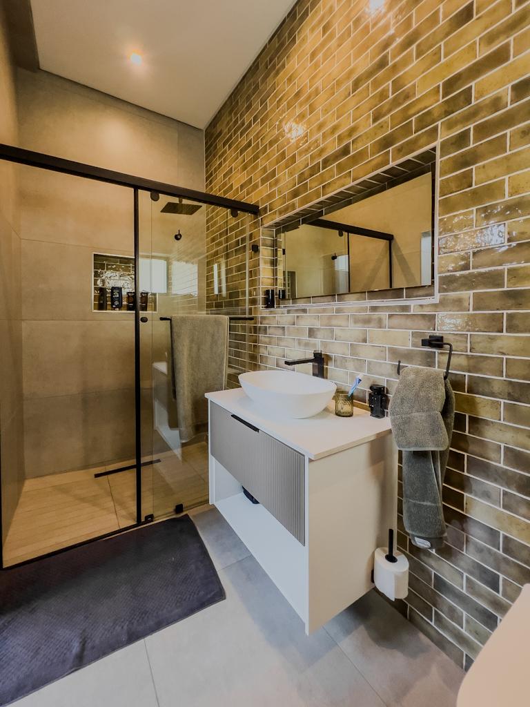 5 Bedroom Property for Sale in Midstream Estate Gauteng