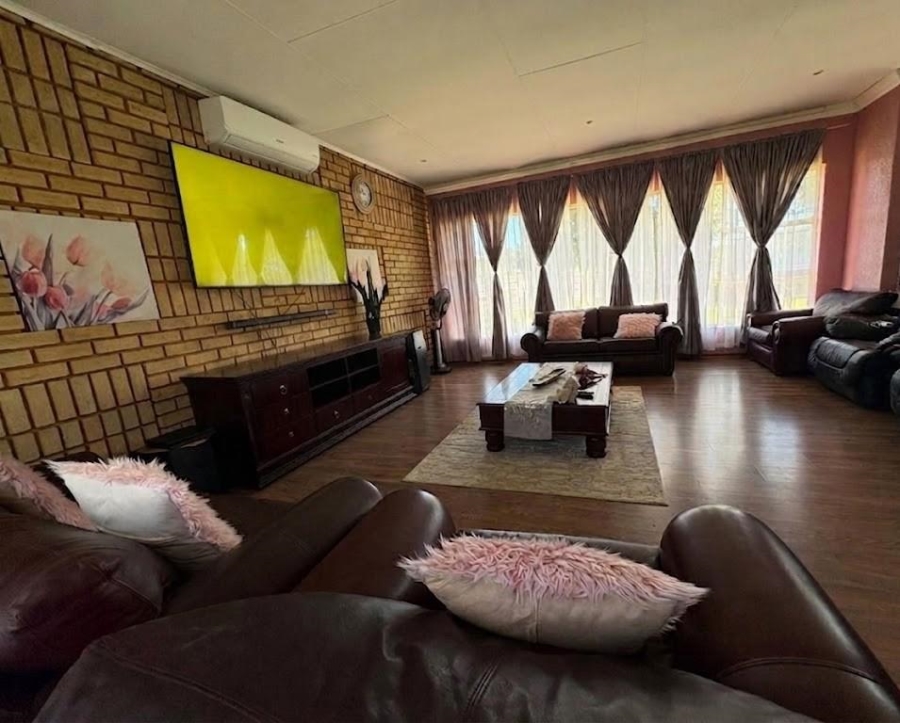 4 Bedroom Property for Sale in Buyscelia Gauteng