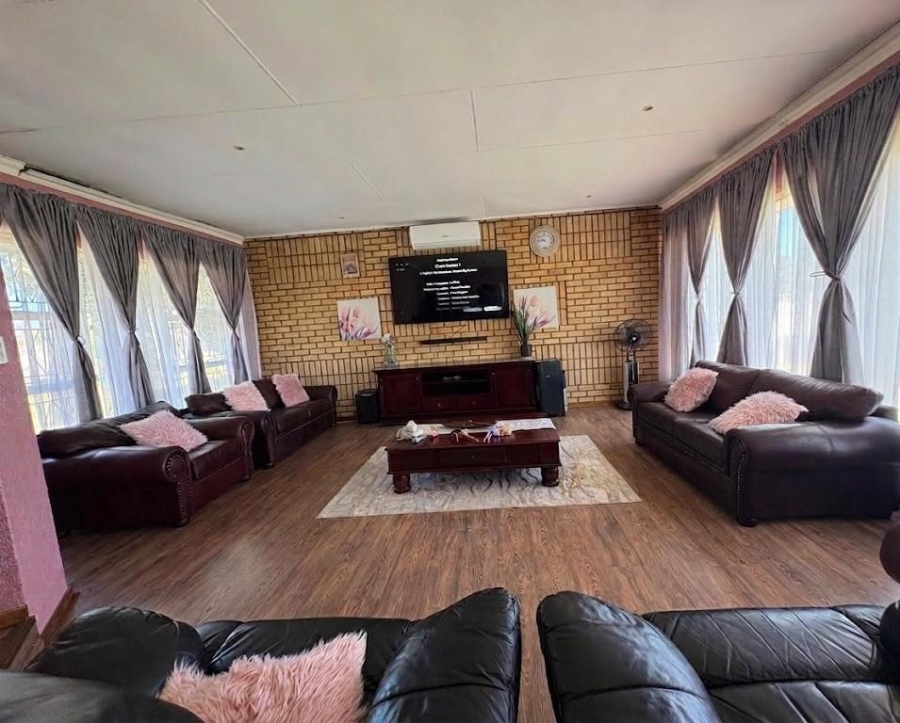 4 Bedroom Property for Sale in Buyscelia Gauteng