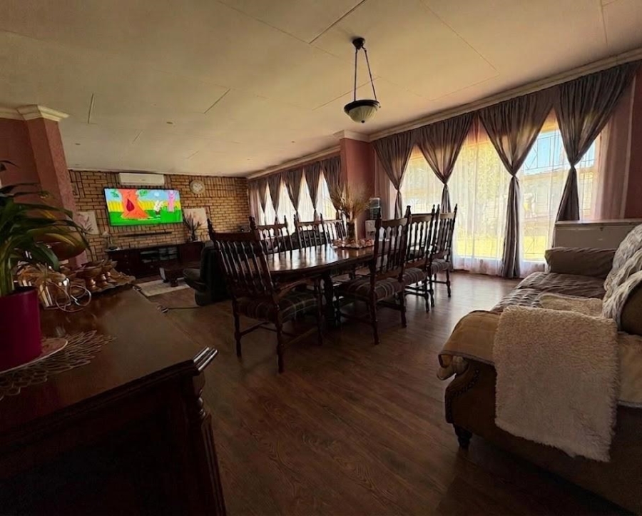 4 Bedroom Property for Sale in Buyscelia Gauteng