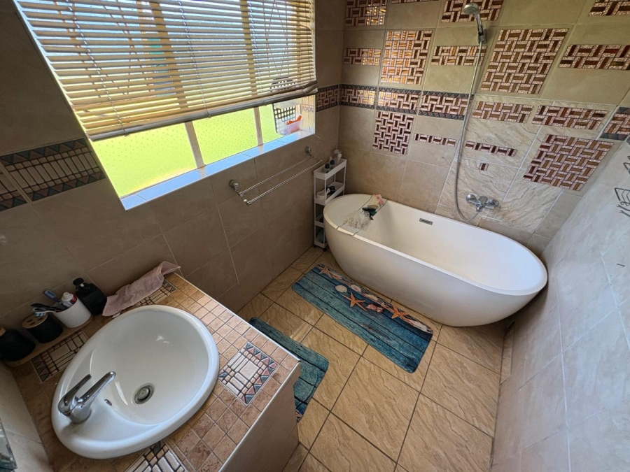 4 Bedroom Property for Sale in Buyscelia Gauteng