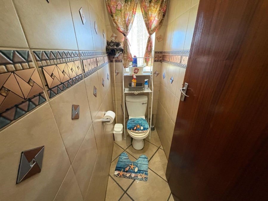 4 Bedroom Property for Sale in Buyscelia Gauteng
