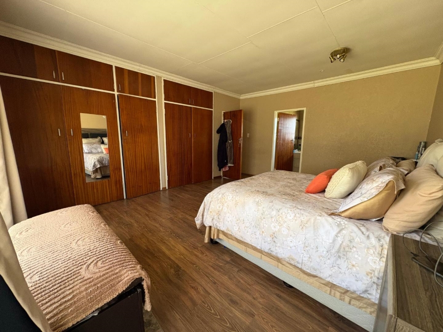 4 Bedroom Property for Sale in Buyscelia Gauteng