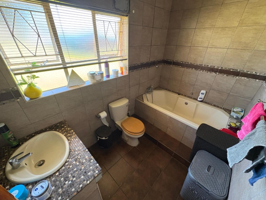 4 Bedroom Property for Sale in Buyscelia Gauteng