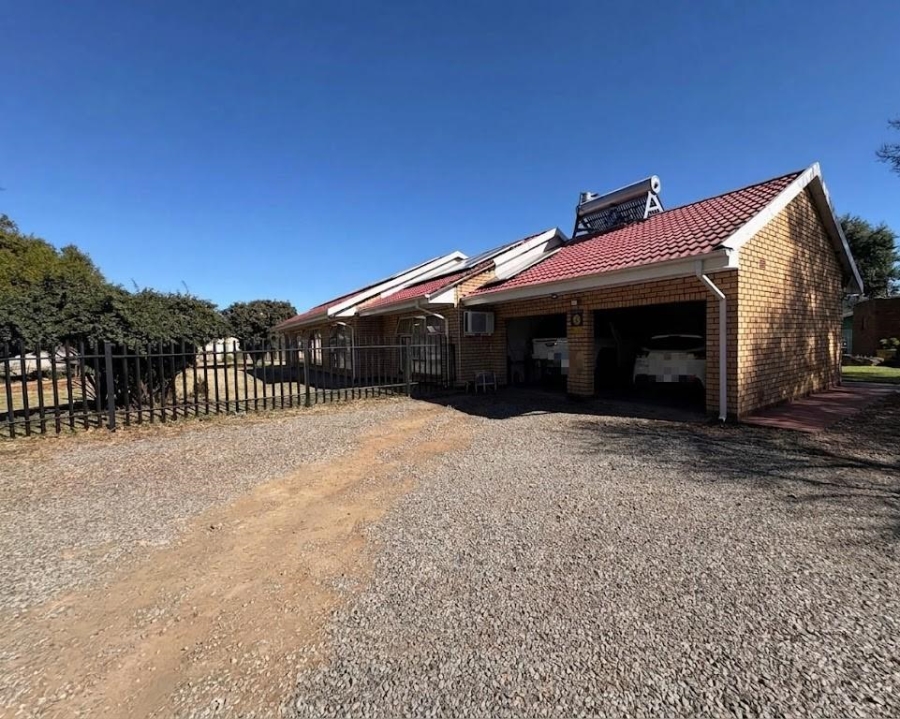 4 Bedroom Property for Sale in Buyscelia Gauteng