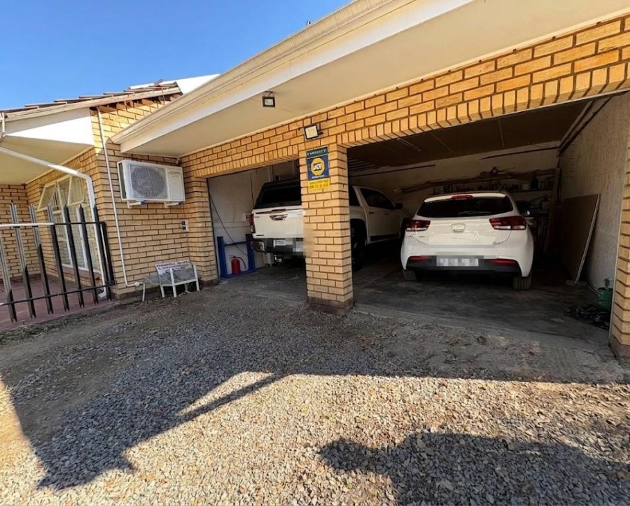 4 Bedroom Property for Sale in Buyscelia Gauteng