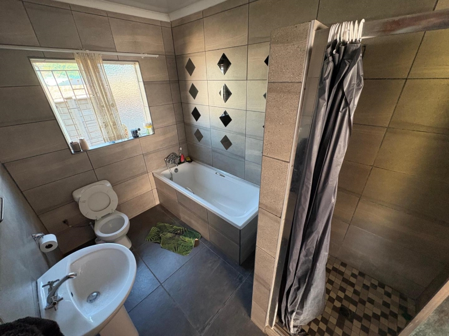 4 Bedroom Property for Sale in Buyscelia Gauteng