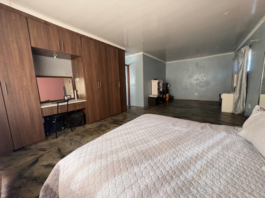 4 Bedroom Property for Sale in Buyscelia Gauteng